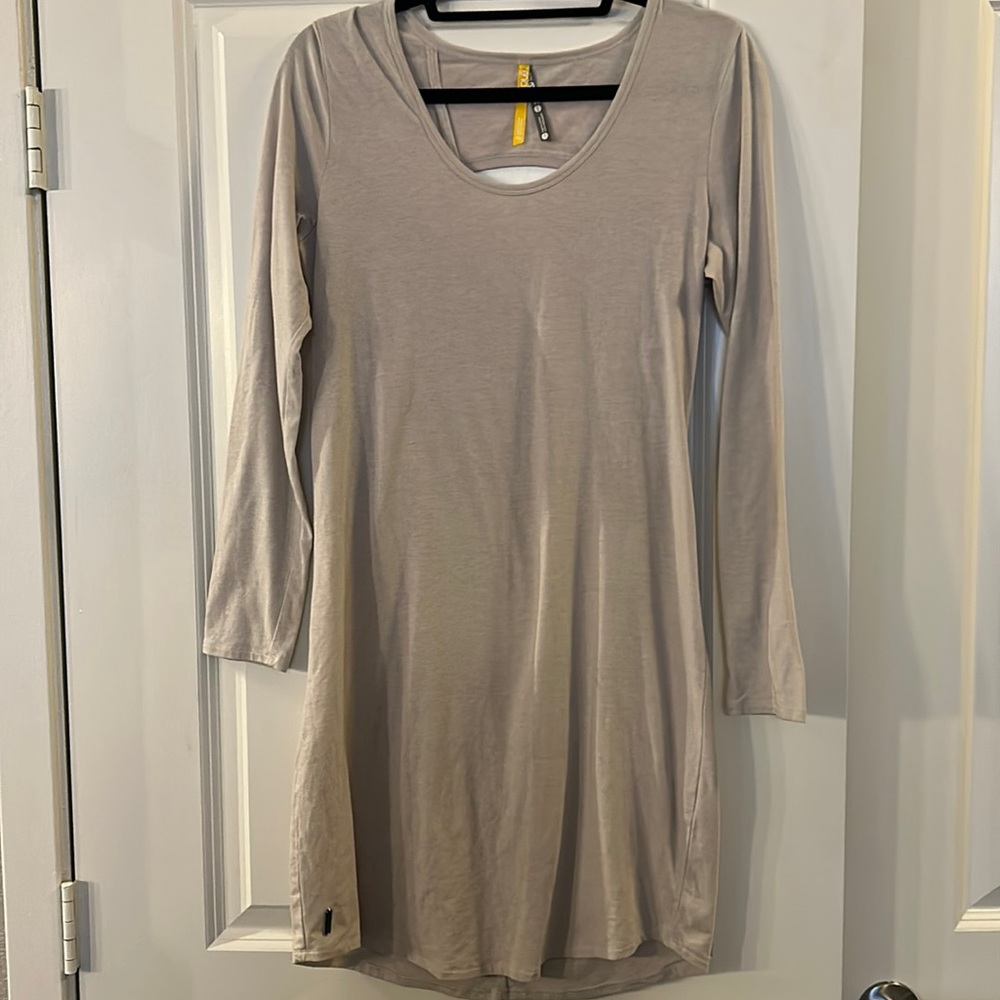 NWOT SWEET TSHIRT DRESS WITH A CUTE BACK